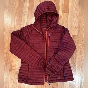 Women’s L.L. BEAN Down (Downtek) Jacket ultralight packable Size Medium Red/Rust
